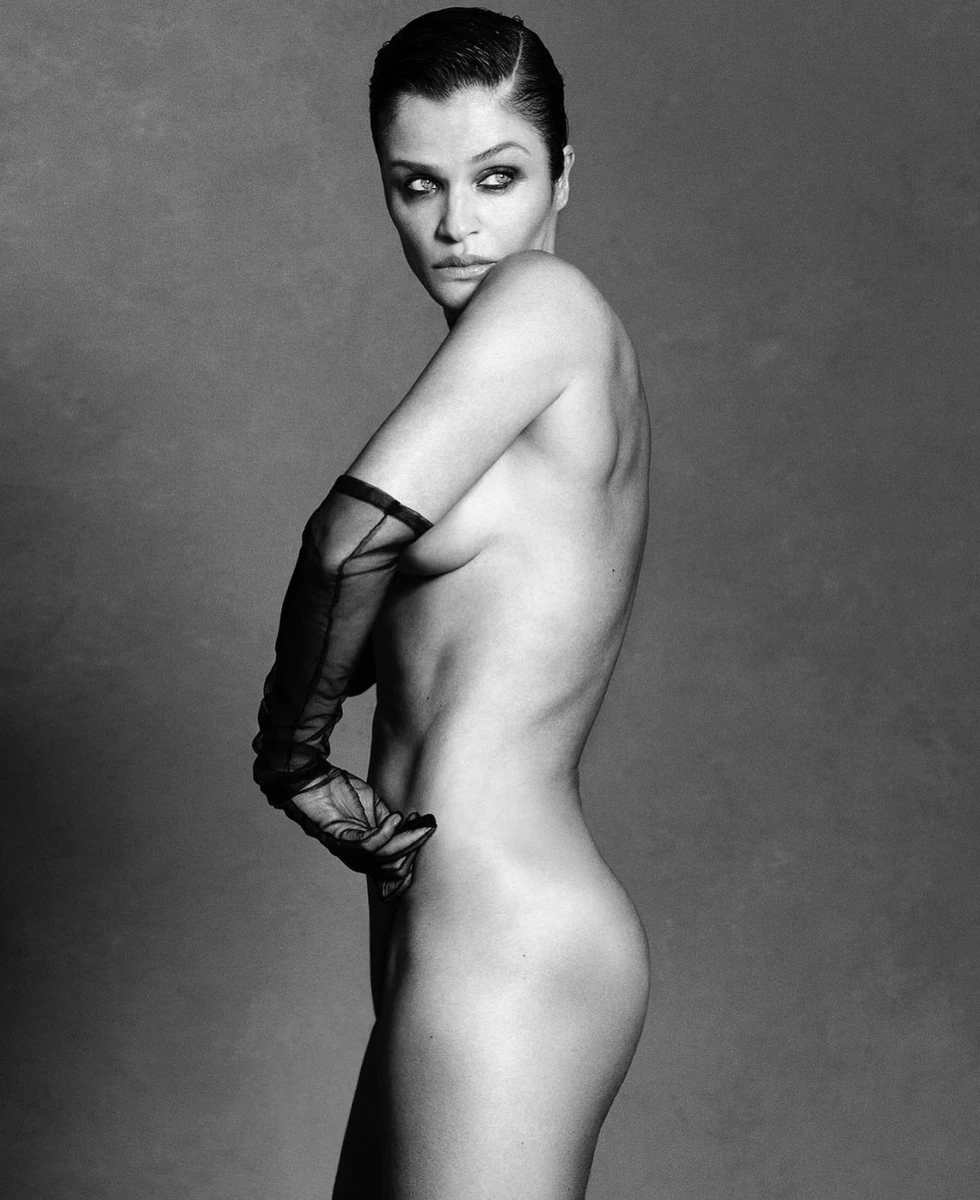 Модель не боїться сміливих фотосесій 