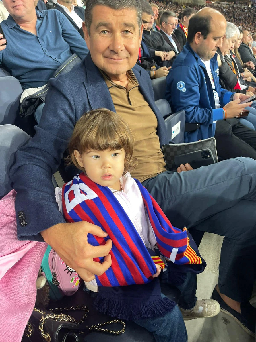 54-річний Онищенко полюбляє постити фото з наймолодшою спадкоємицею