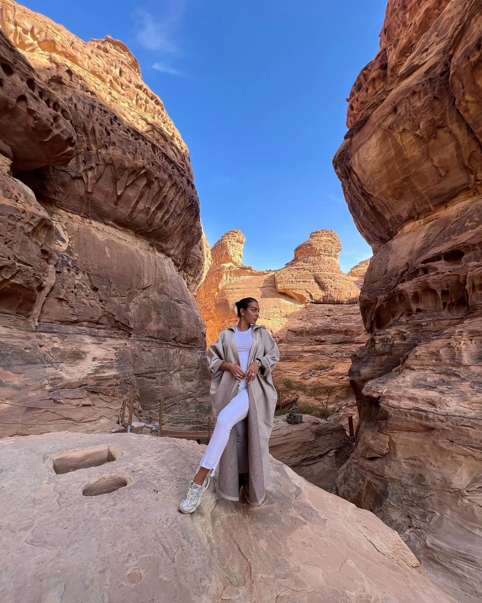 Також наречена Роналду попозувала у каньйоні