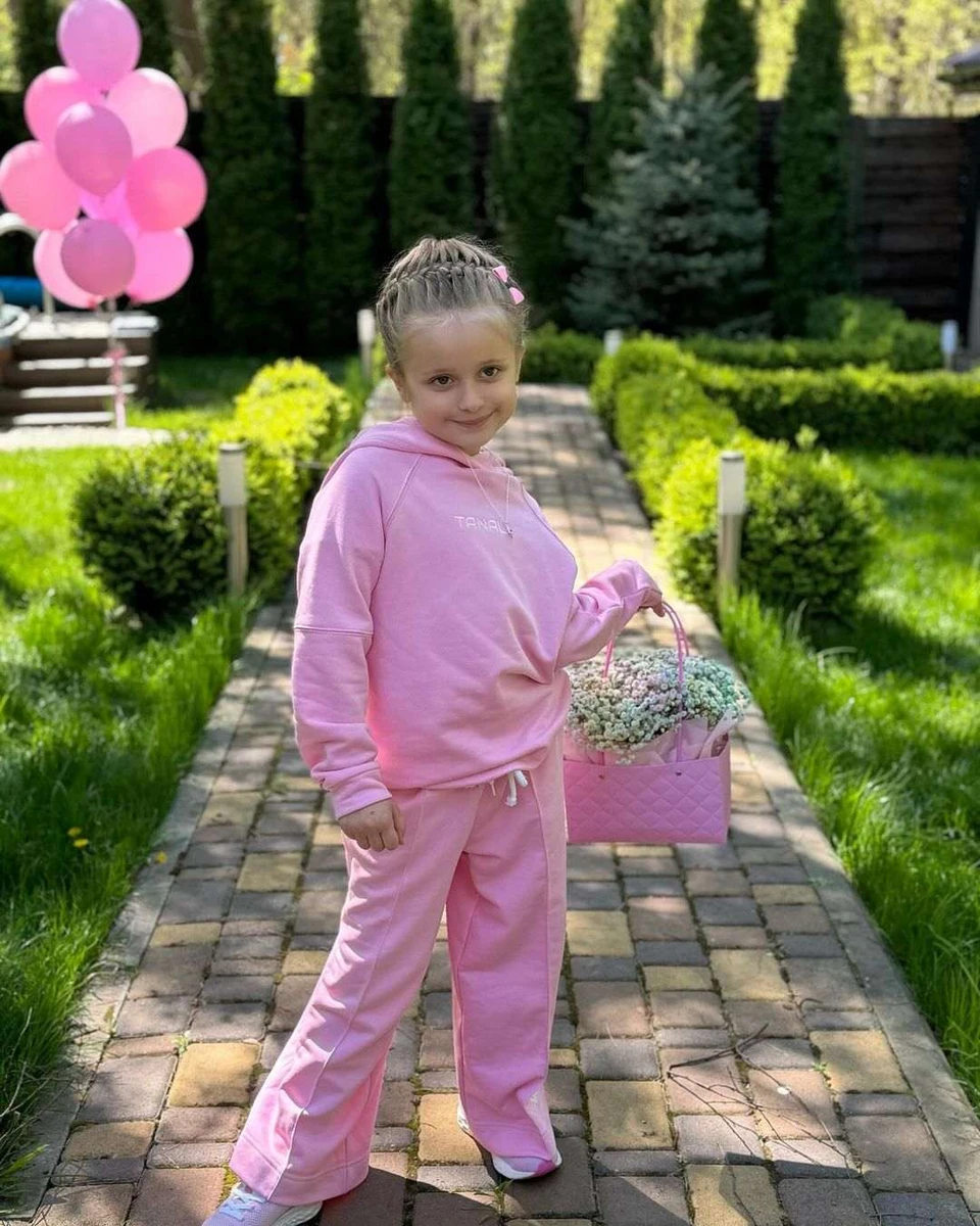 Середній доньці зіркового подружжя виповнилося 6