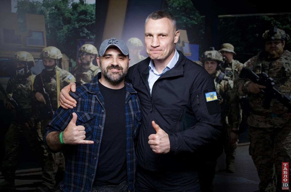 Мер Києва Віталій Кличко прийшов подивитися фільм про 3-ю штурмову і привітати Левицького з прем'єрою 