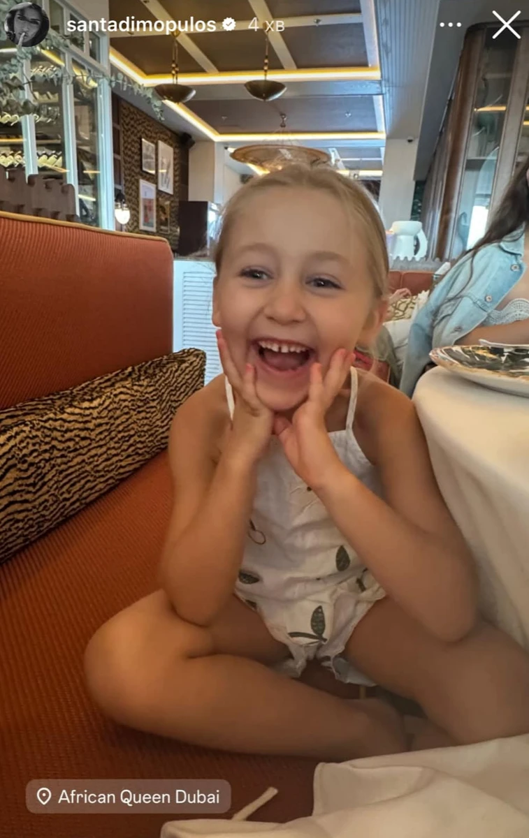 Донька Санти Дімопулос в ресторані