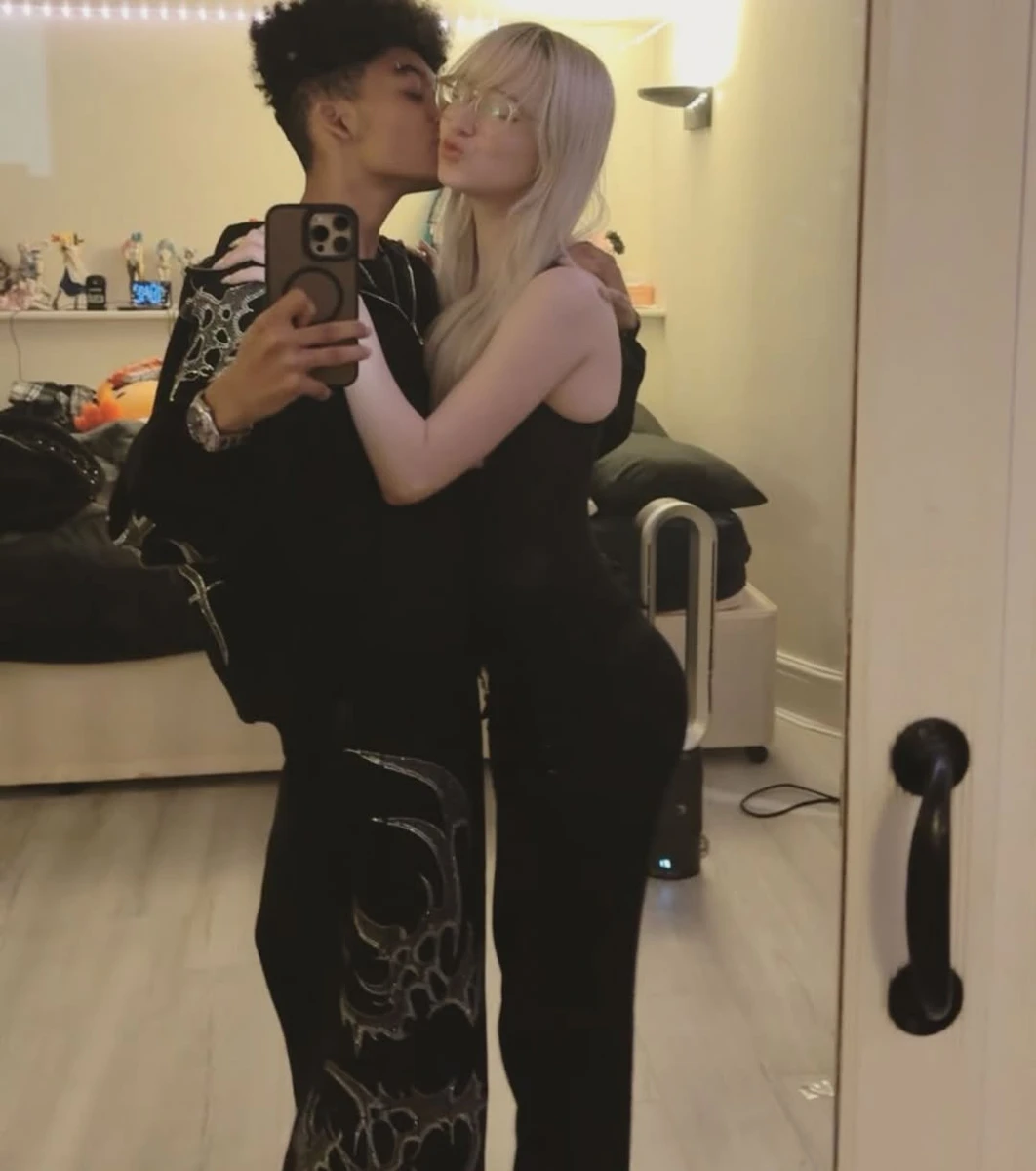 Син Едді Мерфі та Мелані Браун пообіймав свою дівчину