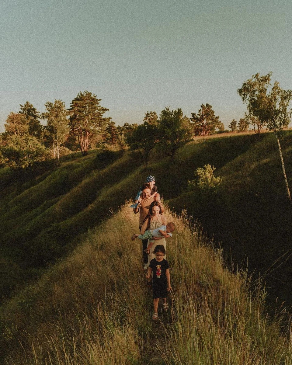 Інна та Тімур з дітьми