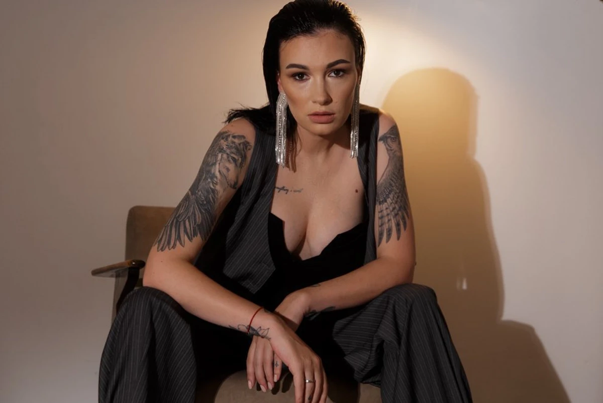 Анастасія Приходько не вперше зізнається, що може випити, аби пережити стрес