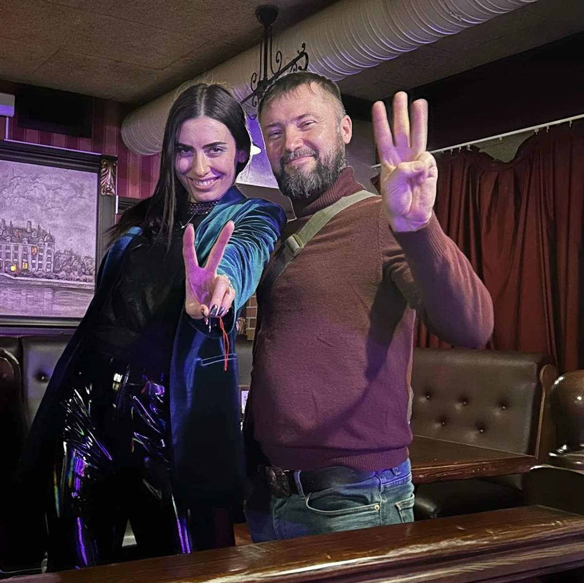 Серед гостей дня народження, судячи з фото Марії, були переважно чоловіки