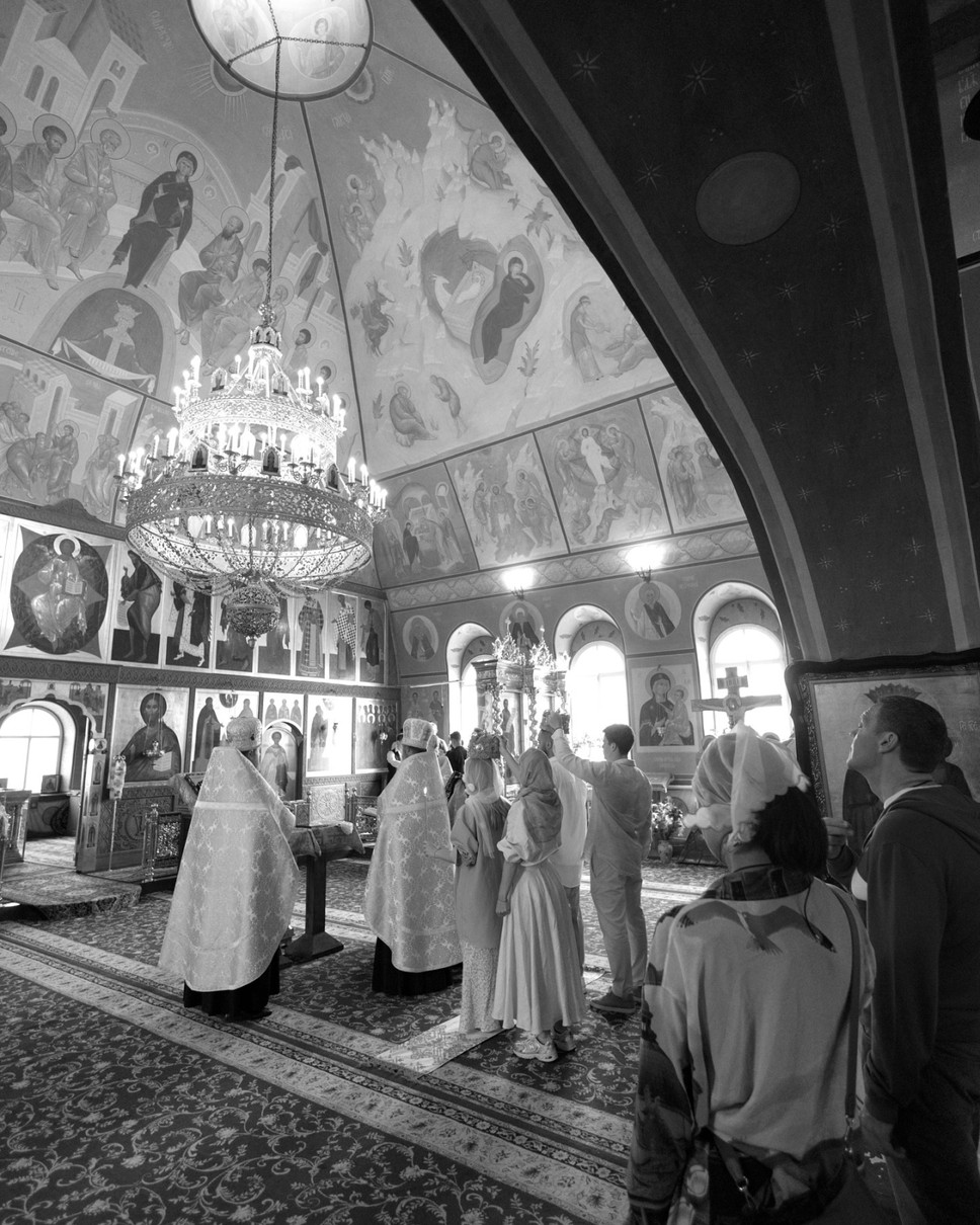 Судячи з фото, людей на церемонії було небагато 