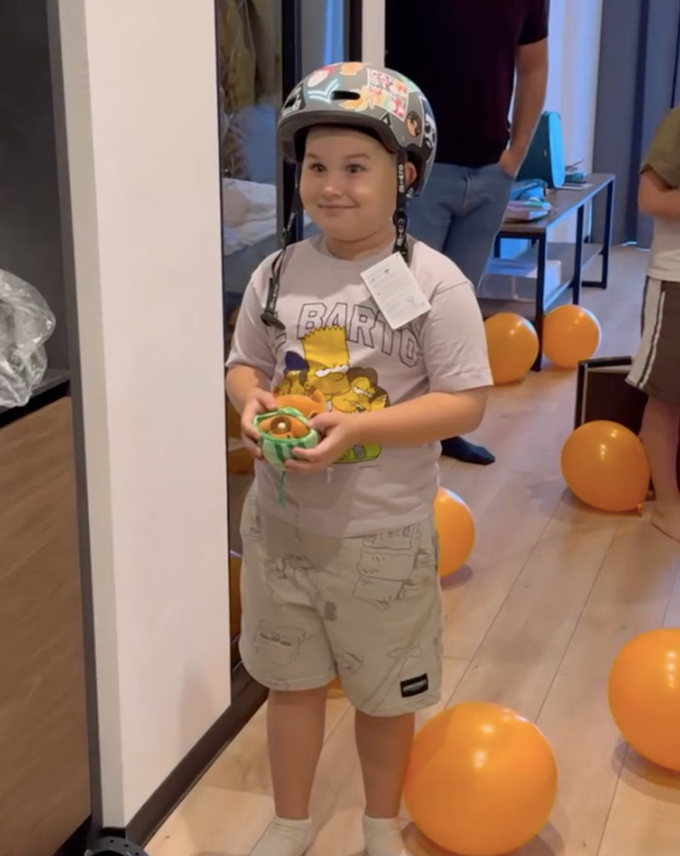 Саша Бо замилувала реакцією сина на його подарунок на 7-річчя