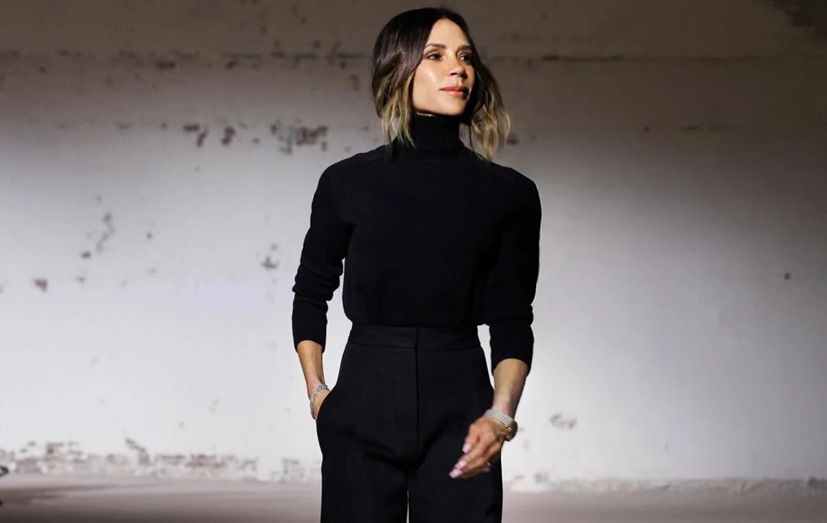 Вікторія Бекхем позує для фото