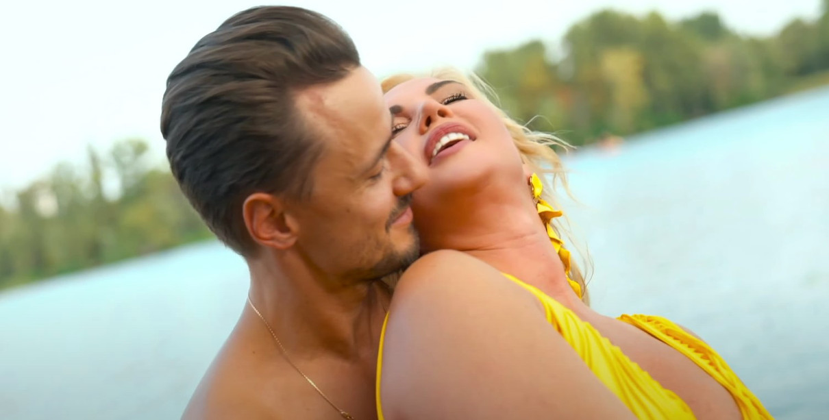 Камалія у кліпі