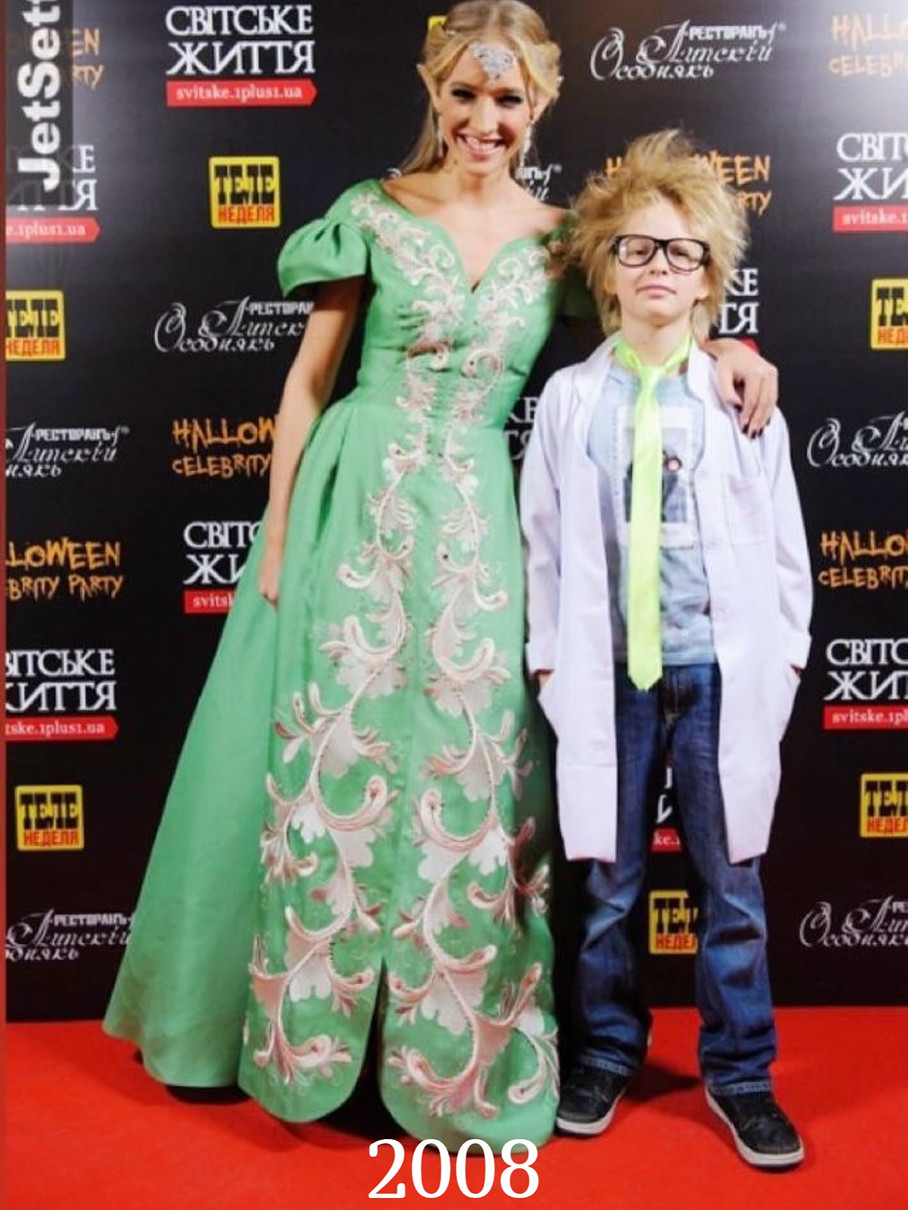 Ілля іноді супроводжував маму на світських заходах 