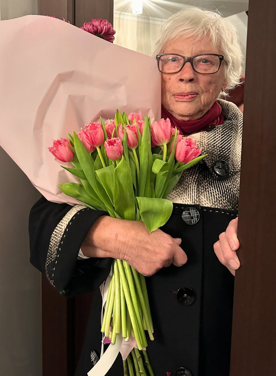 Катерина Осадча ніжно привітала свою бабусю з 90-річчям