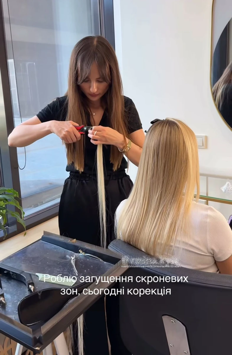 Катерині наростили пасма у зоні скронь