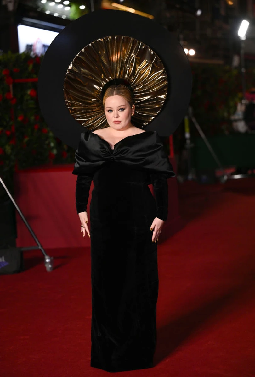 Нікола Кохлан, відома роллю Леді Віслдаун у серіалі Бріджертони, здивувала золотим німбом