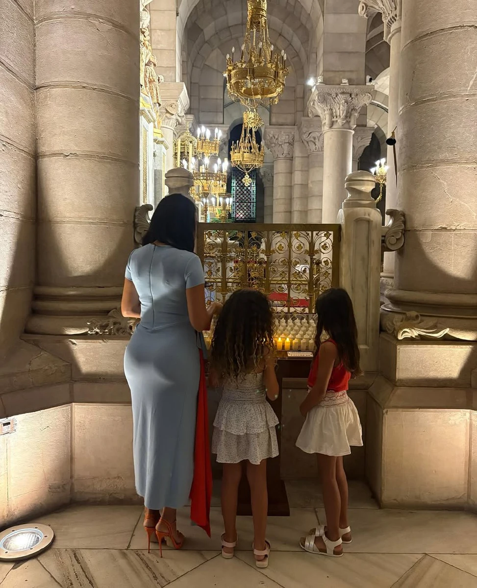 Схоже, на фото двійнята Матео і Єва, які народилися шляхом сурогатного материнства