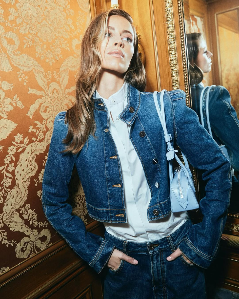 Онука Ротару похвалилася ефектним луком на Тижні моди в Парижі