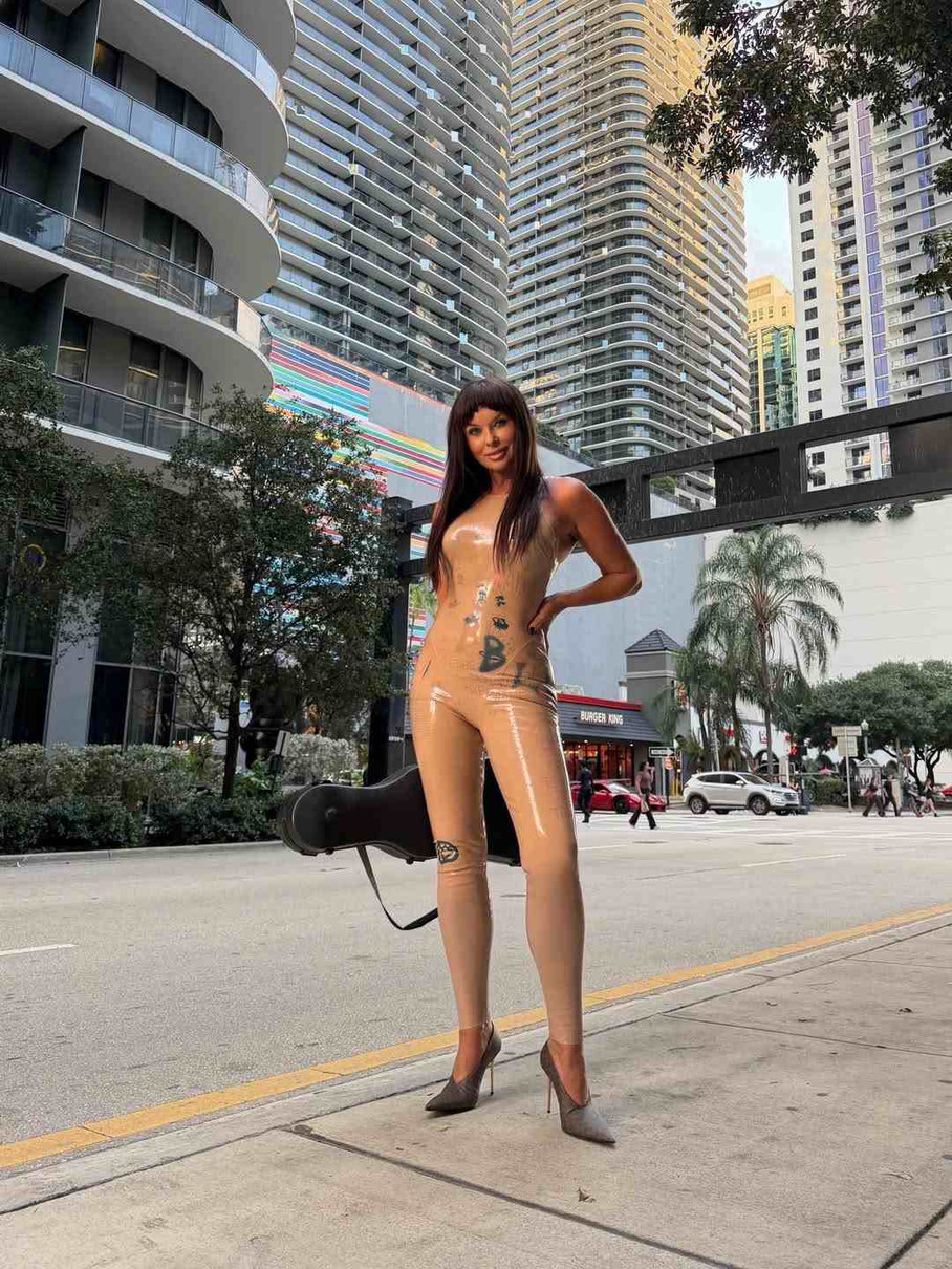 Ассія Ахат в інстаграм