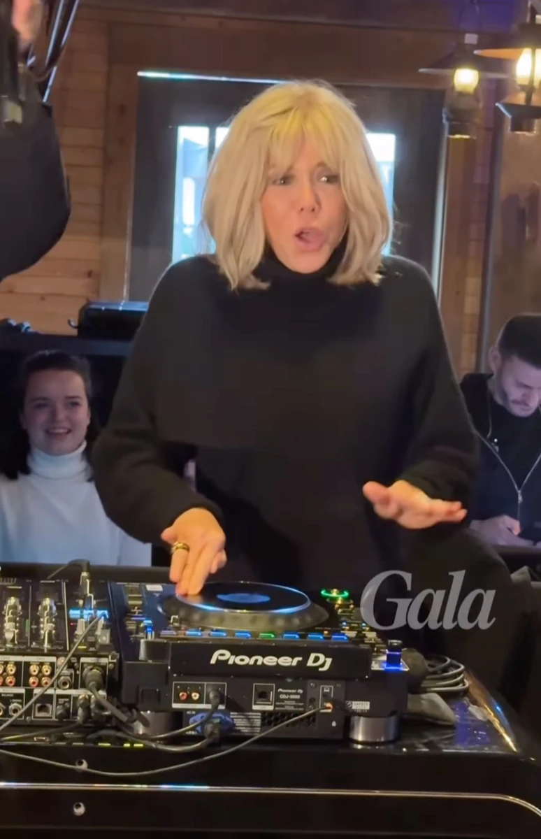 Дружина Емманюеля Макрона зіграла на діджейському пульті