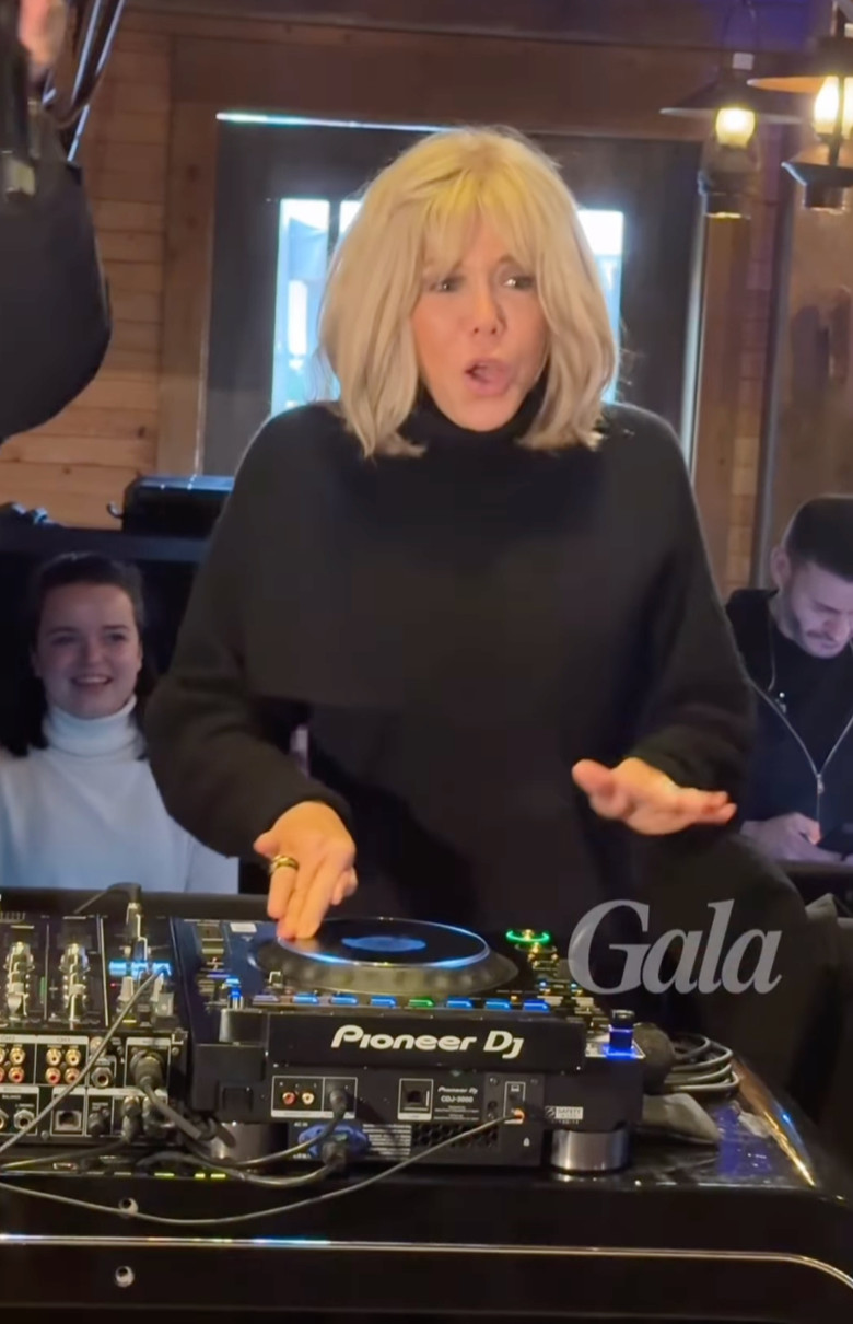 Дружина Емманюеля Макрона зіграла на діджейському пульті