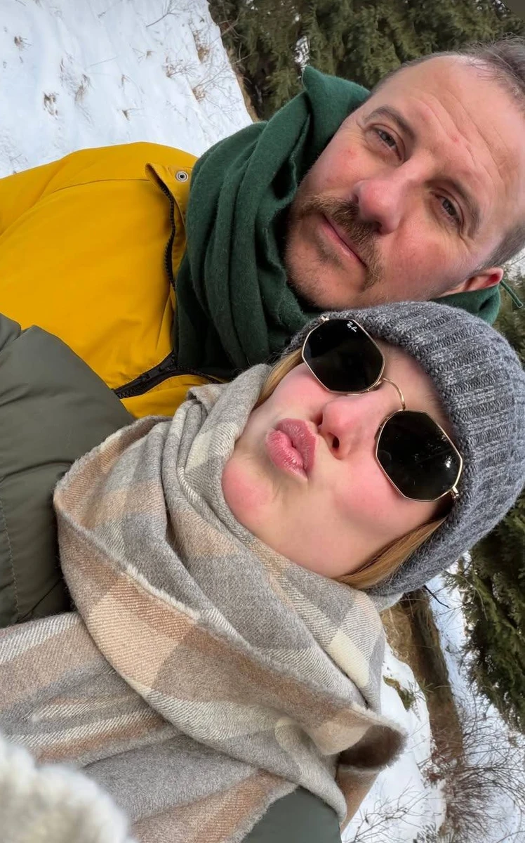 Євген Клопотенко зі своєю нареченою на фото