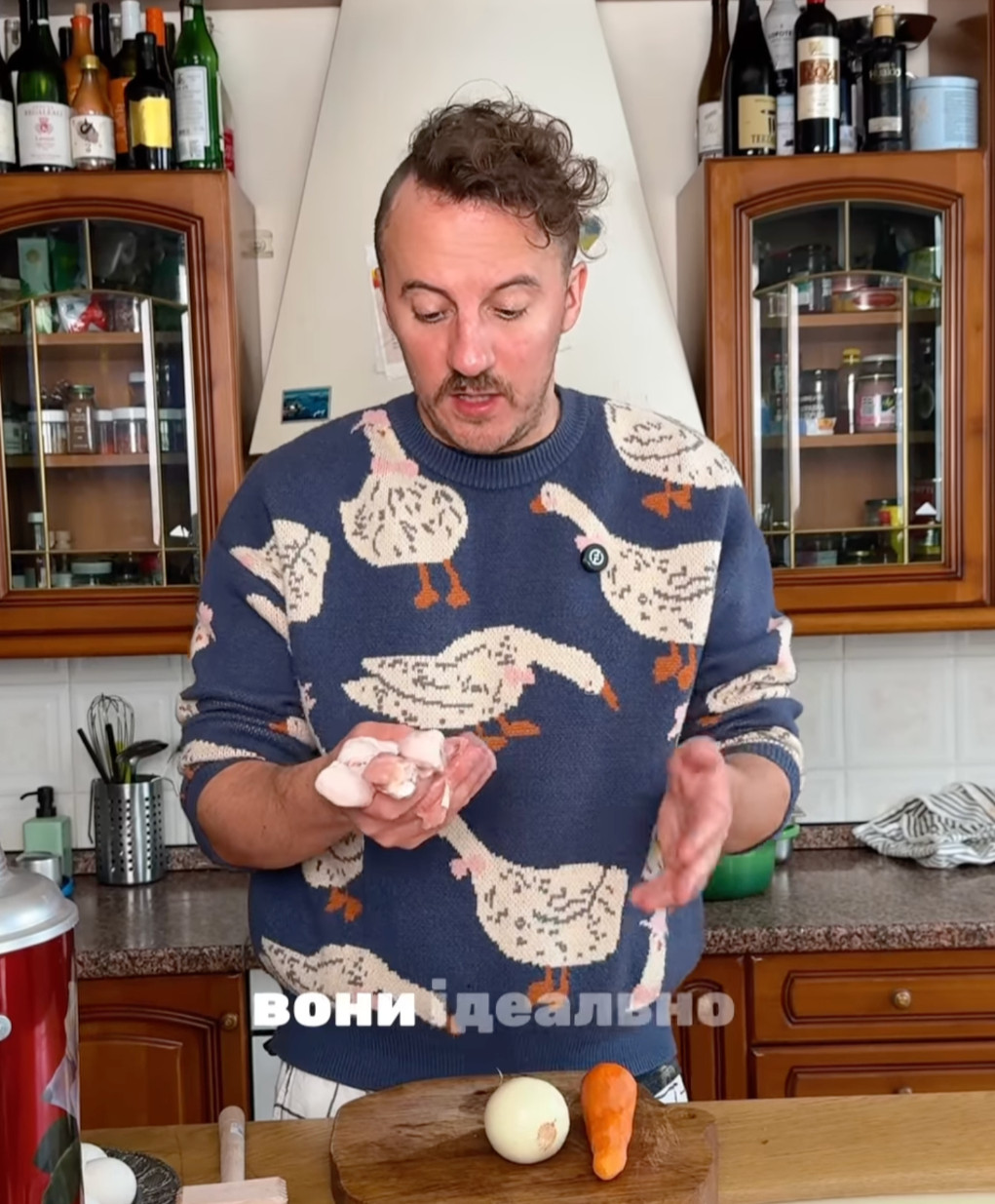 Євген Клопотенко показав, як треба готувати, коли дали світло