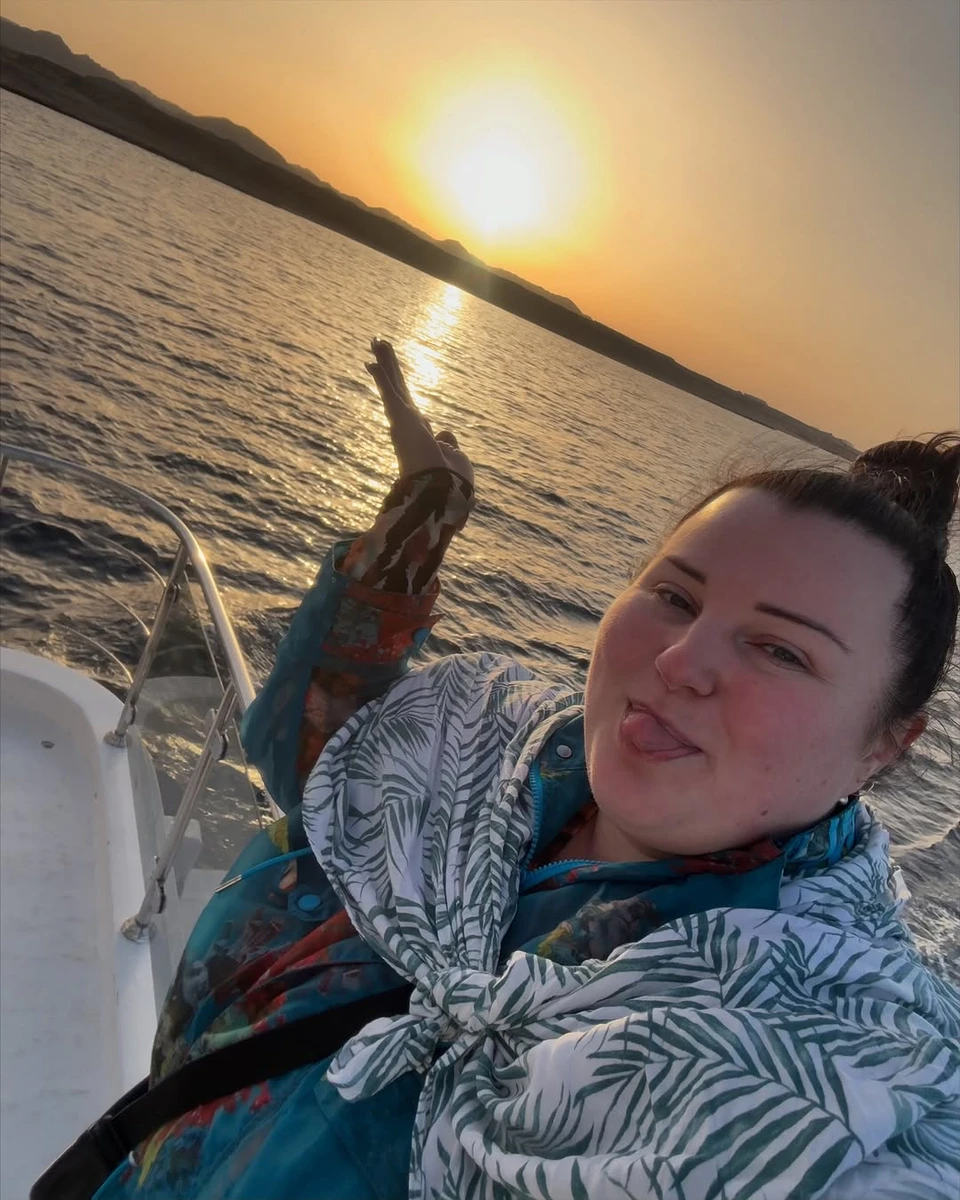 alyona alyona показалась на Червоному морі
