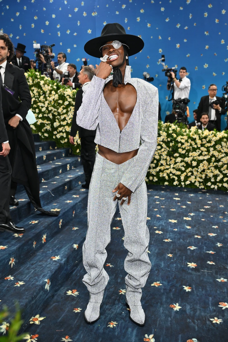 Модель і актор Елтон Мейсон у сексі луці на Met Gala 2025