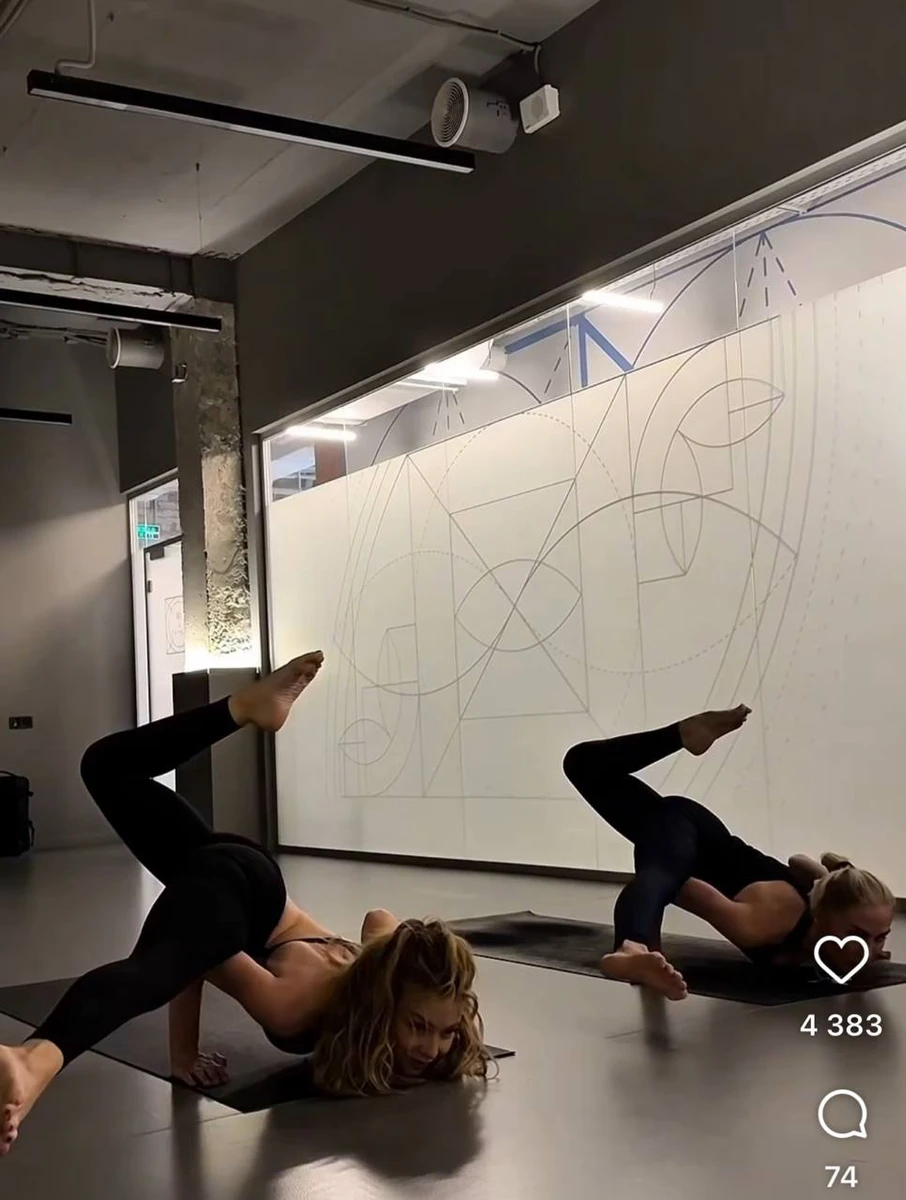 Кароль показала складну стійку