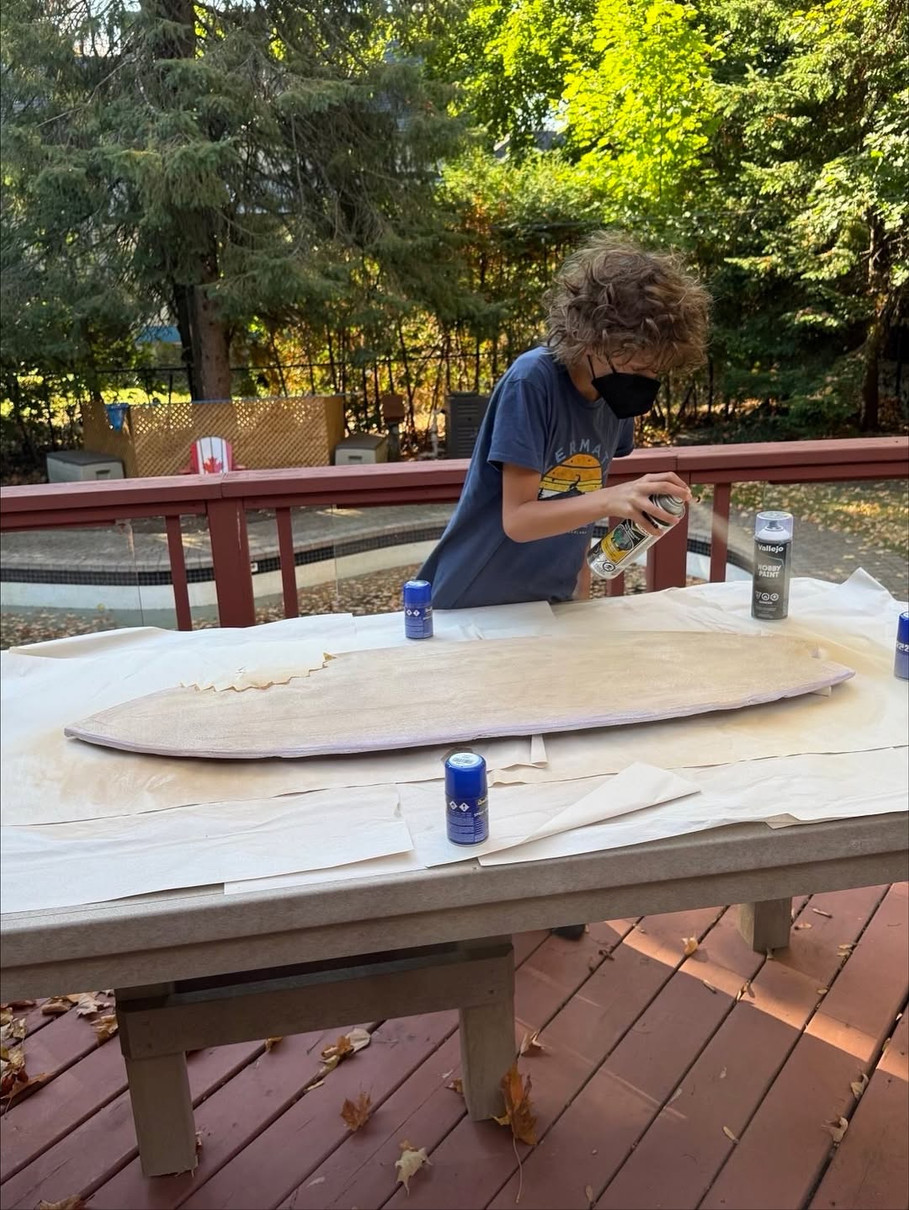 Син Джастіна Трюдо майструє костюм на Геловін