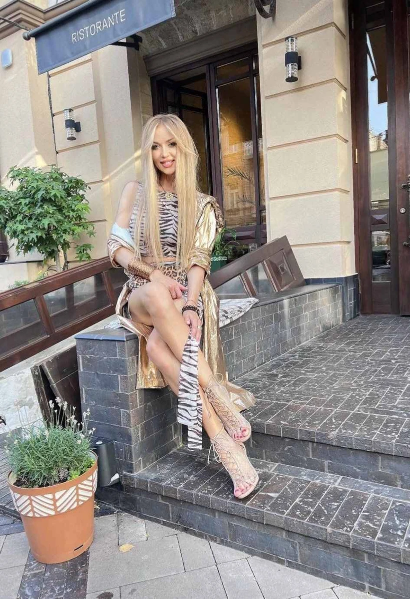 Співачка Валевська показалася в свій день народження