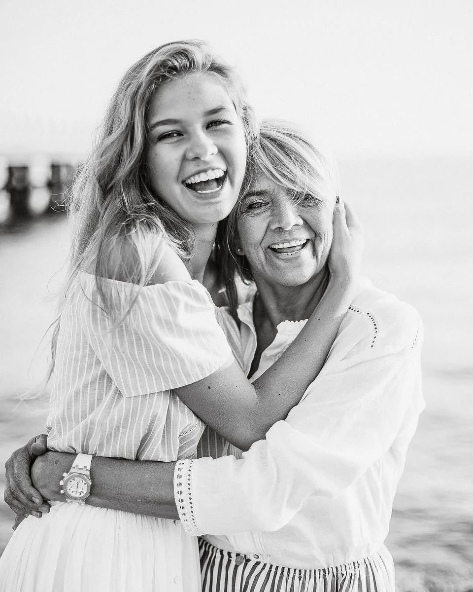 Брежнєва показала маму з донькою