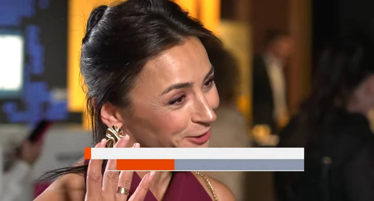 Гвоздьова показала каблучку