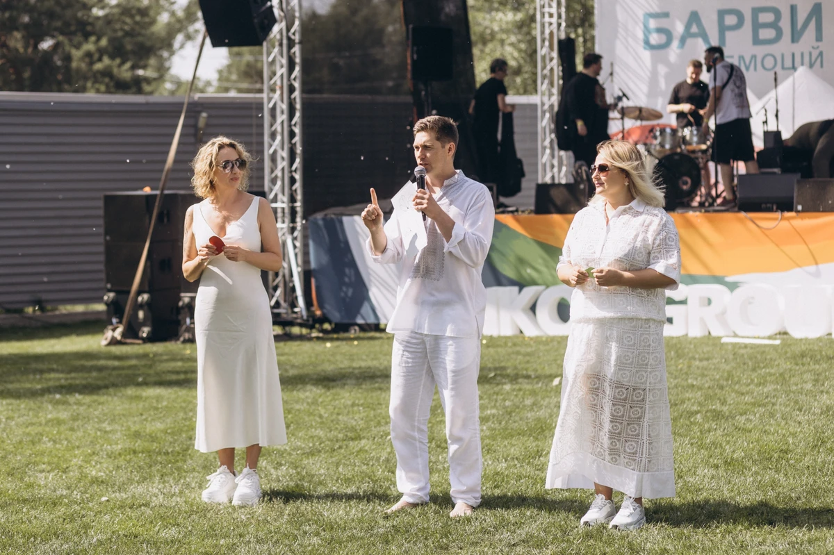 Керуючий партнер Linkos Group Олеся Линник, СЕО Linkos Group Олеся Білоусова та ведучий Володимир Остапчук