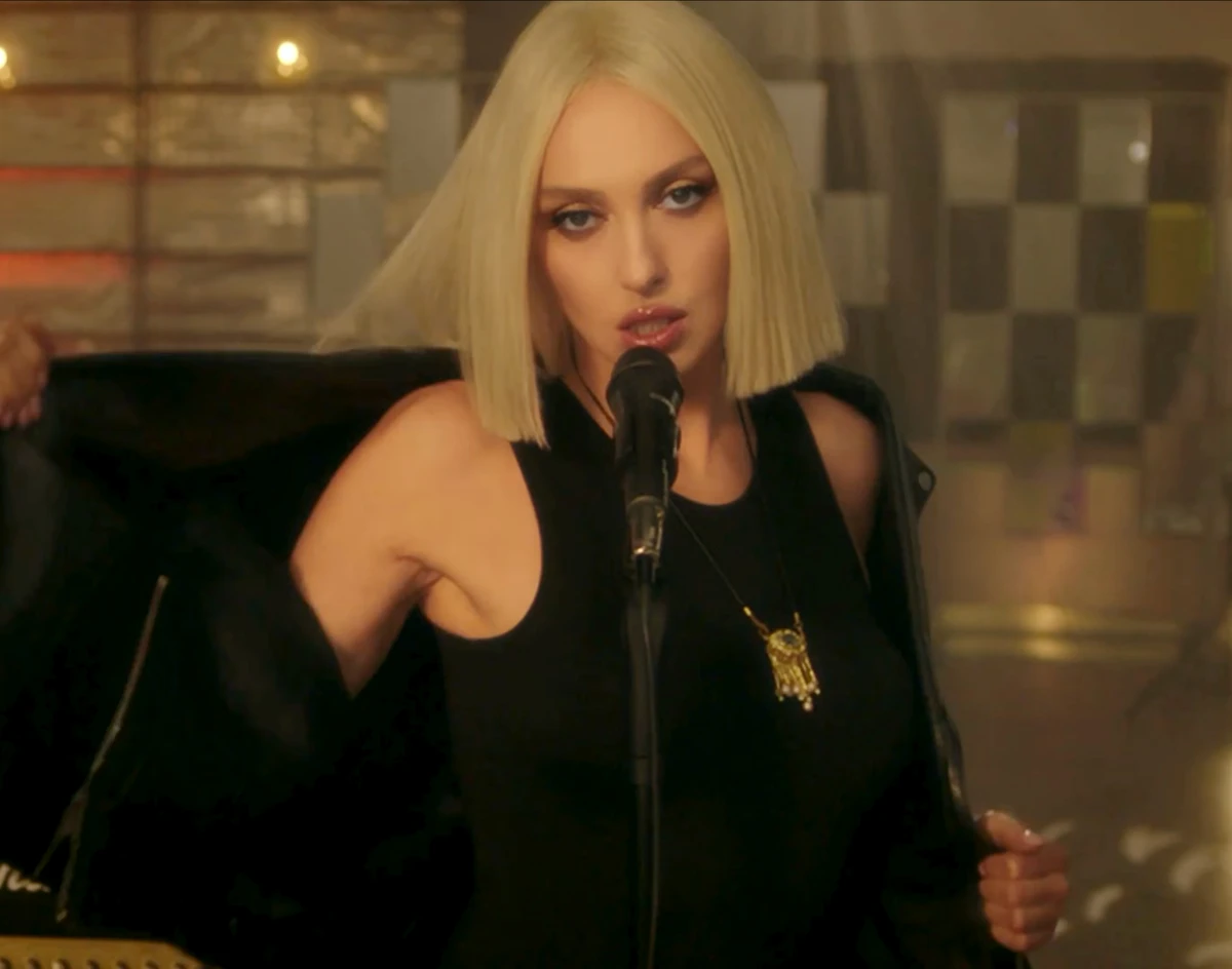 Оля Полякова і звабливо потанцювала у новому кліпі про свободу