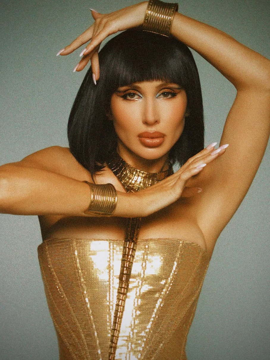 Світлана Лобода на нових фото у образі стародавньої цариці