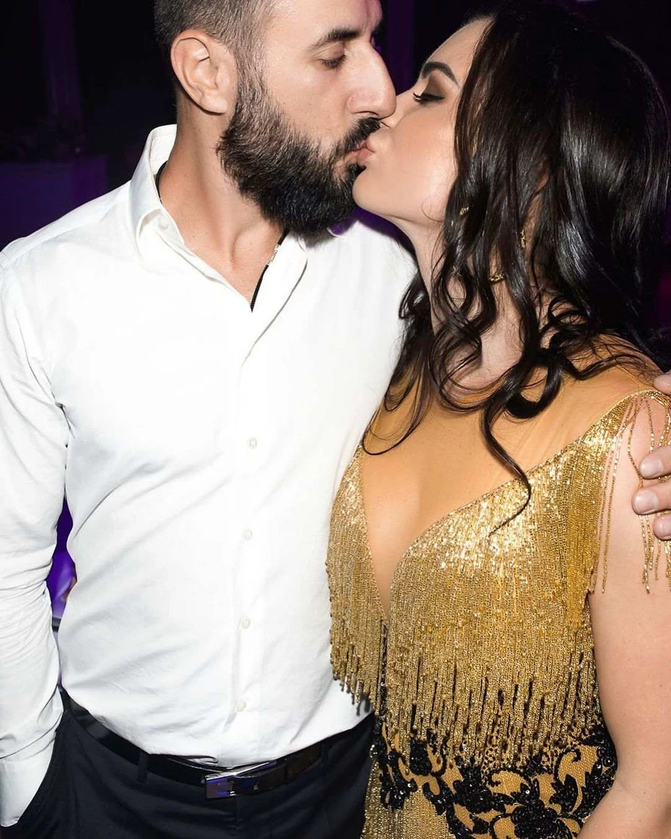 У травні пара мала би відзначати дев'яту річницю свого шлюбу. В експодружжя троє дітей: 4-річні двійнята Тимур та Остап і 1-річна дівчинка Мія