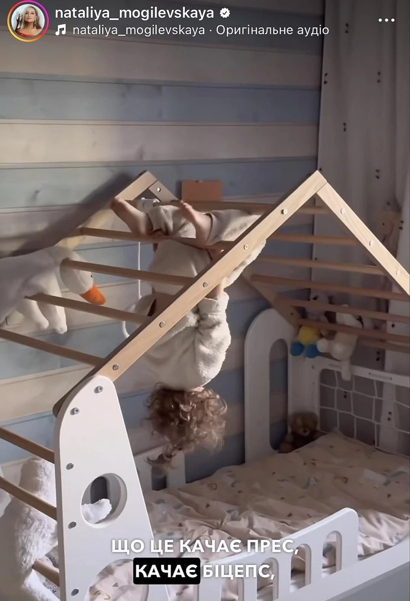 Донька Могилевської качає прес