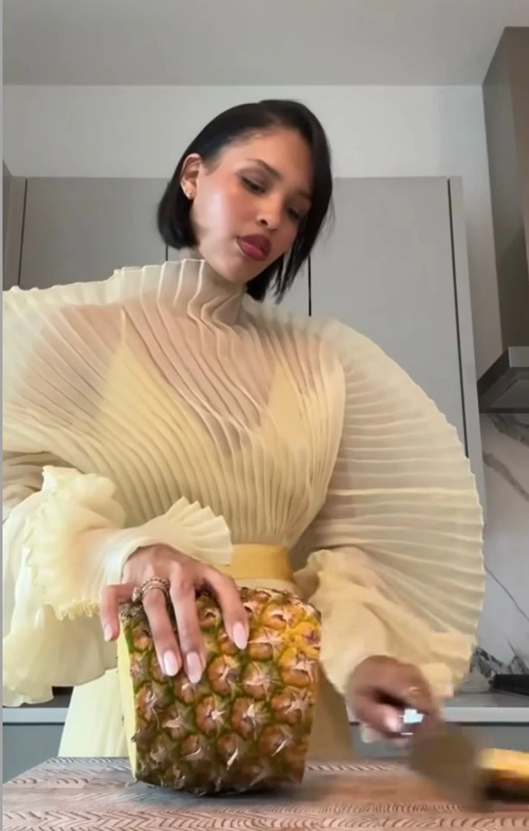 Блогерка Нара Сміт