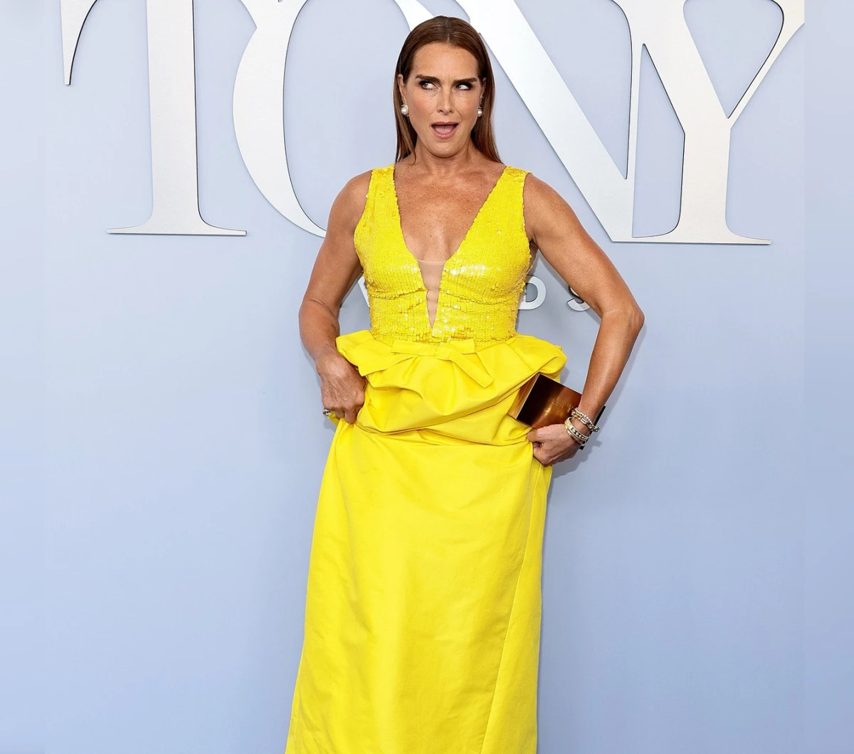 Шилдс у жовтому