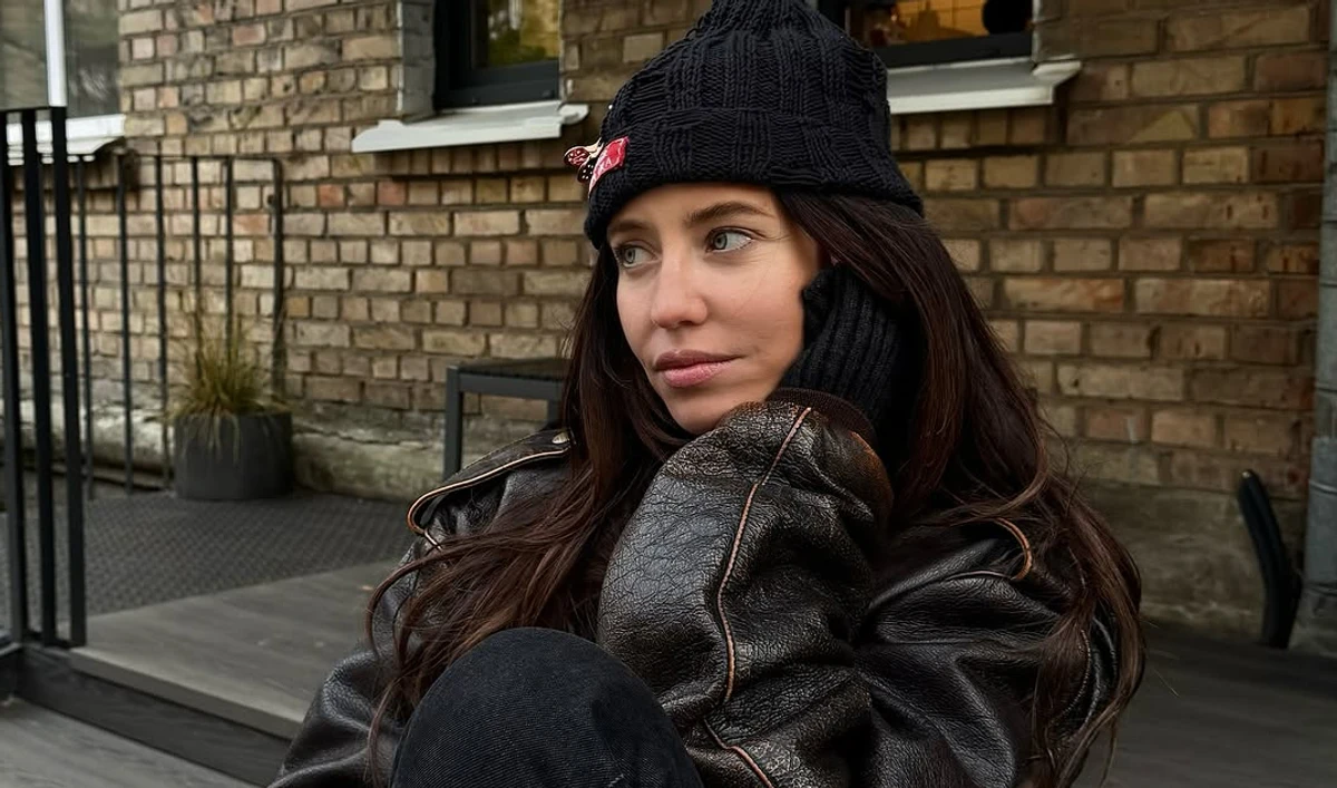 Співачка Надя Дорофєєва позує для фото