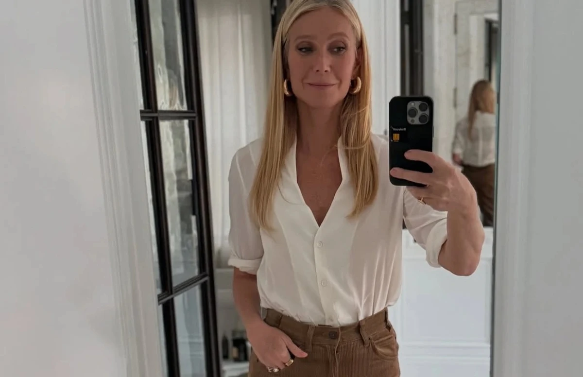 Гвінет Пелтроу робить селфі