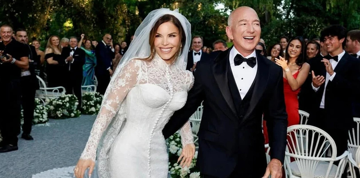 Джефф Безос та Лорен Санчес здивували своїми танцями в клубі