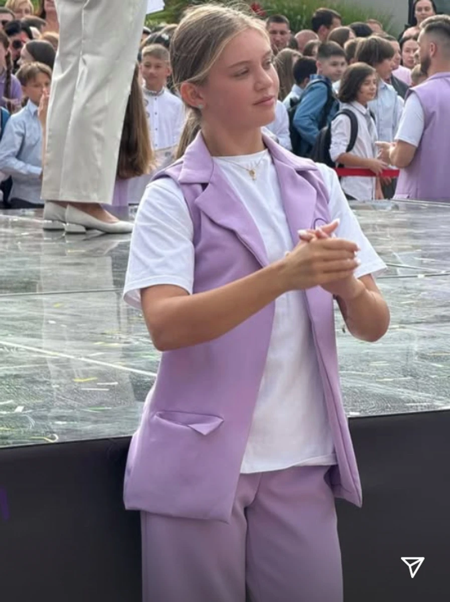 Дочка Олександра Усика у стильному луці показалася на першому дзвонику