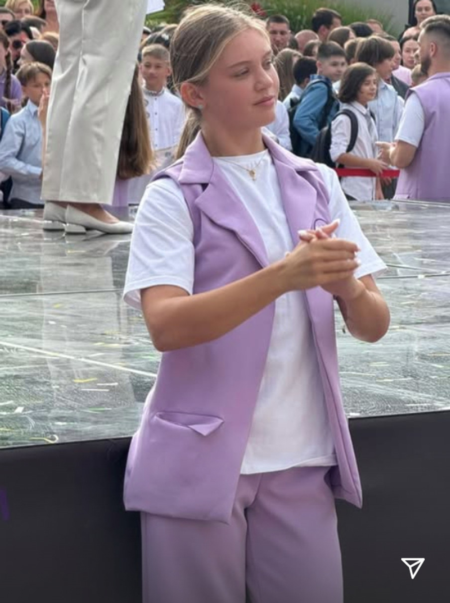 Дочка Олександра Усика у стильному луці показалася на першому дзвонику