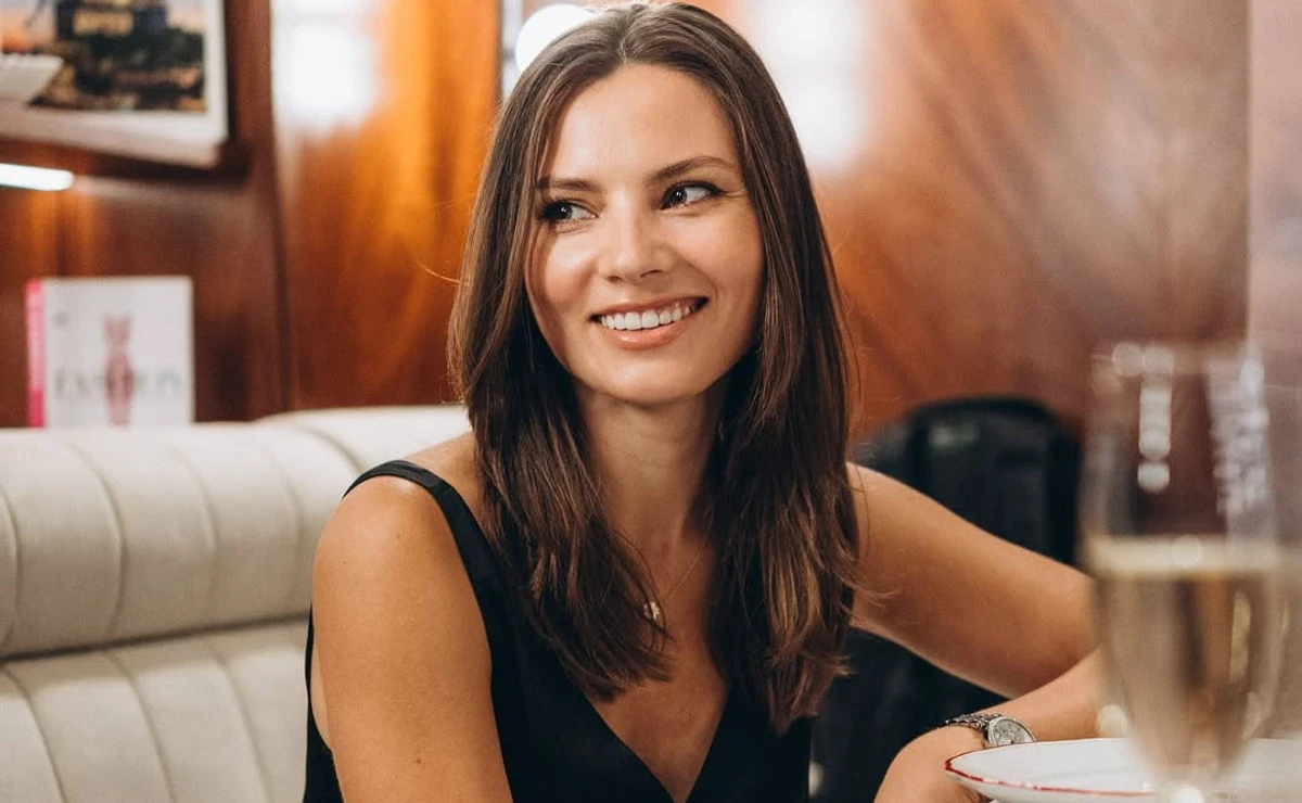 Антоніна Хижняк позує для фото