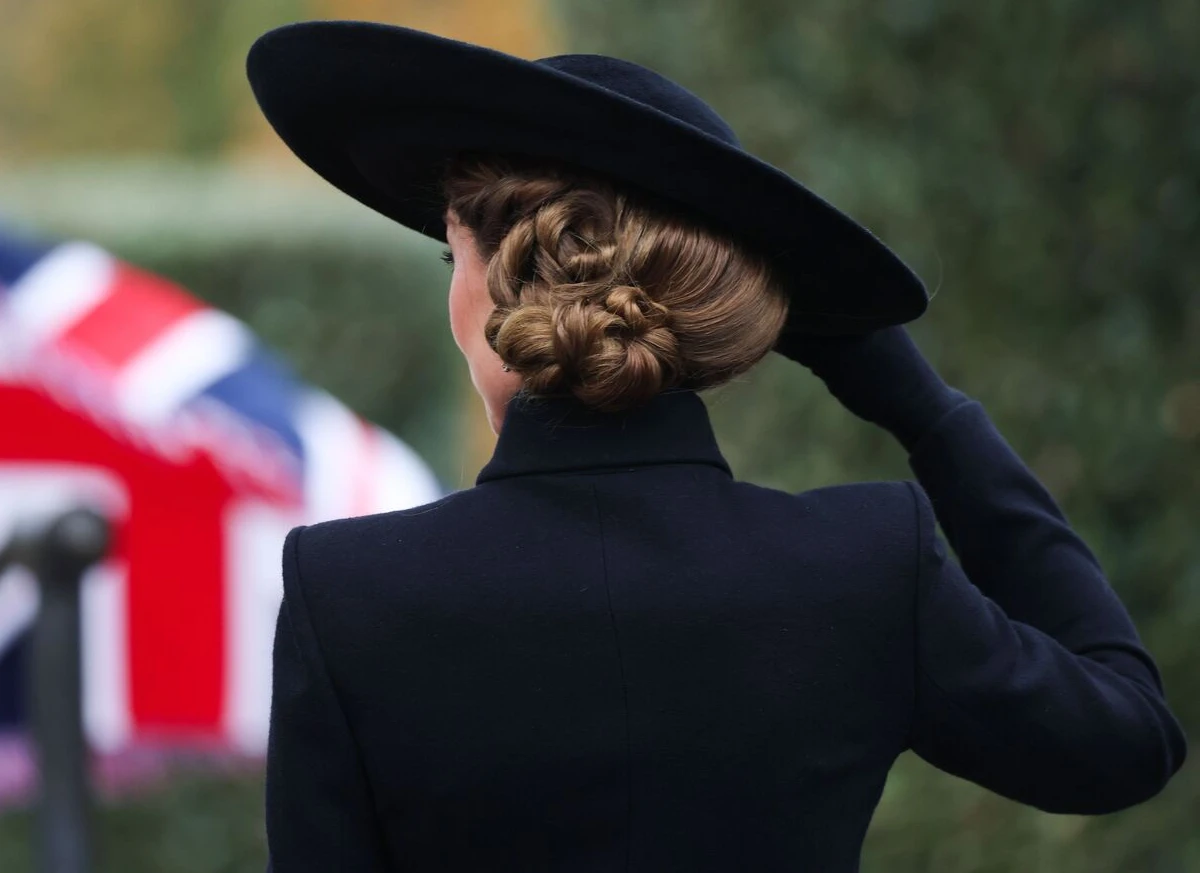 Кейт Міддлтон показала ефектну зачіску на сумній події
