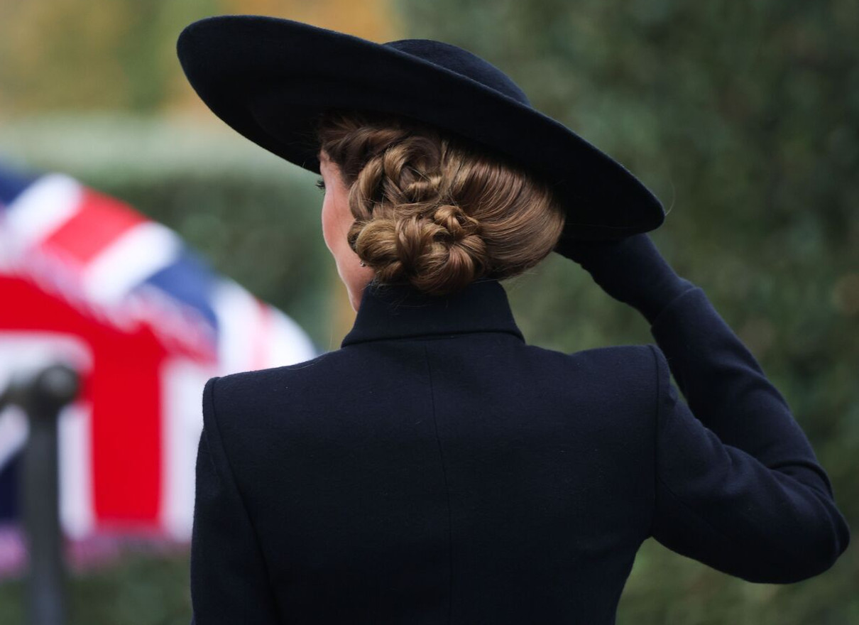 Кейт Міддлтон показала ефектну зачіску на сумній події