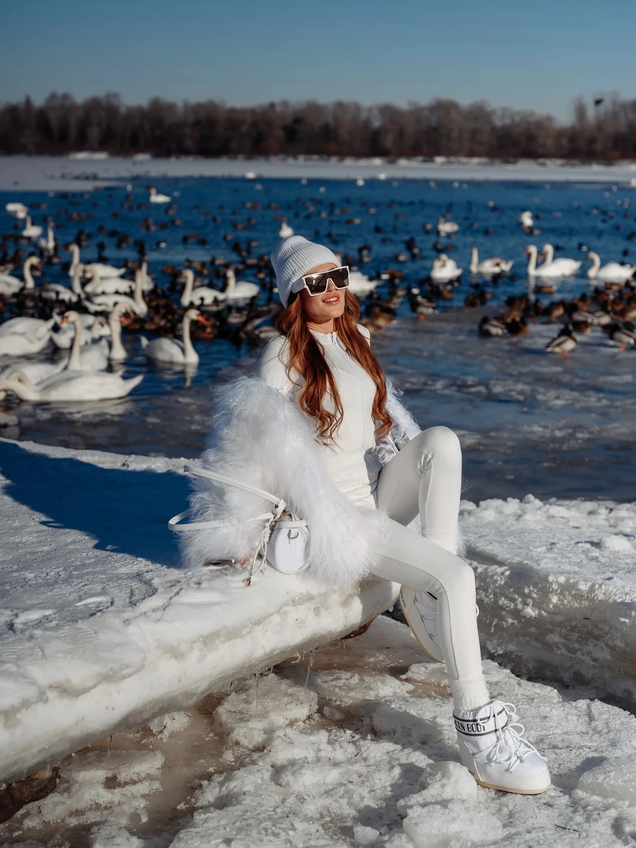 Наталка спіймала зимове сонечко для красивих кадрів з птахами 