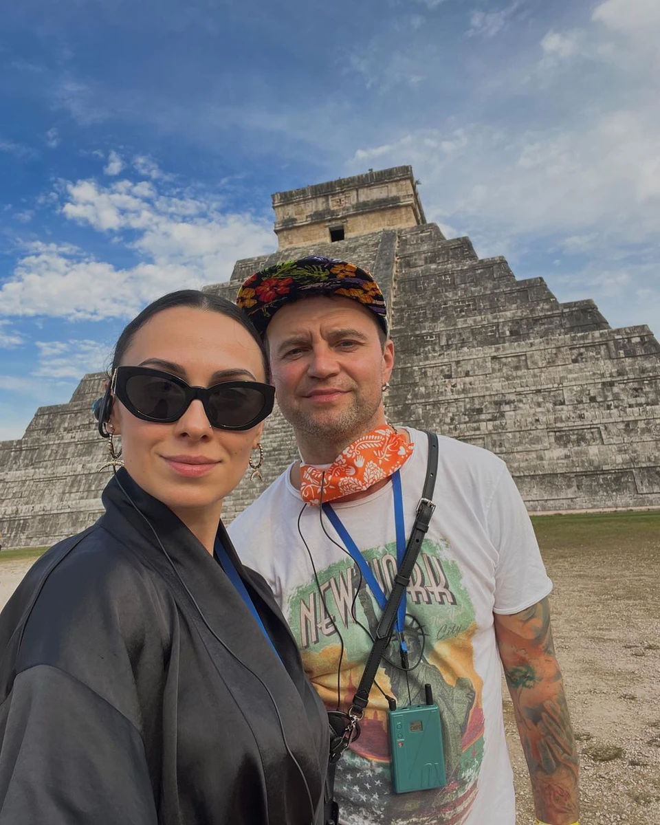 Це останнє фото з Наною на сторінці Квінти. Воно зроблене ще в січні 2022 у Мексиці. Наразі достеменно невідомо, чи пара ще разом 