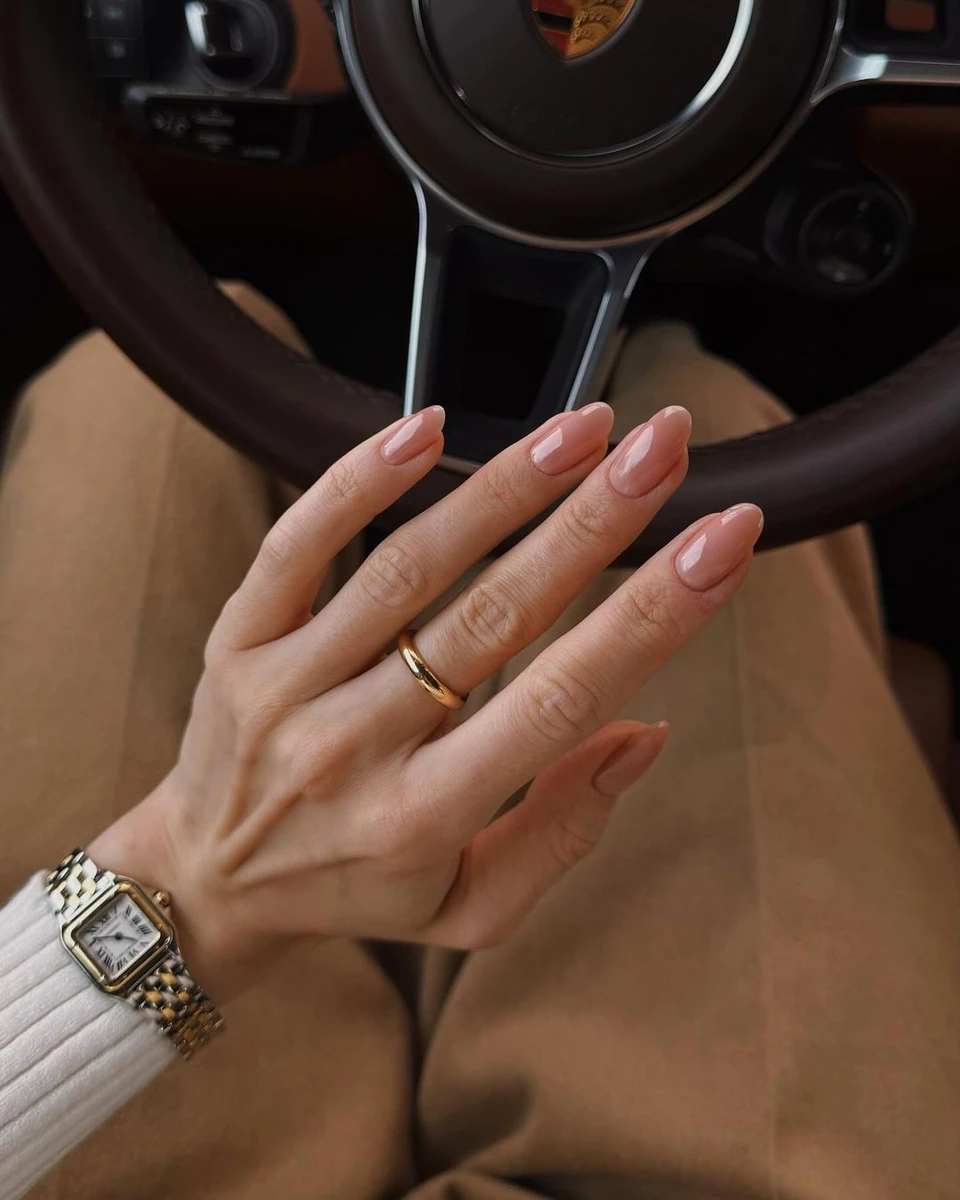 Дуже гарний манікюр демонструє блогерка Саша Бо